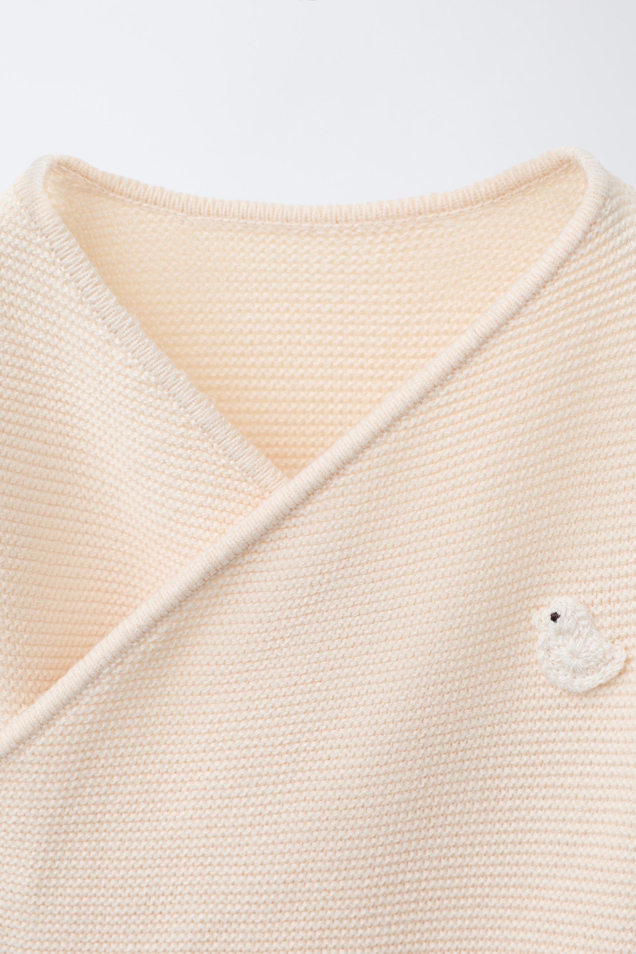 EMBROIDERED DUCKLING KNIT KIMONO